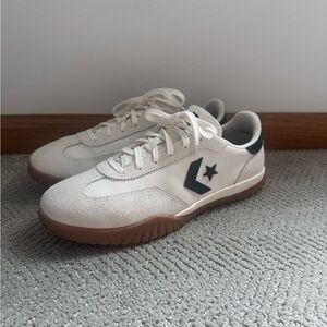 Converse Men's/Women’s White and Black Sneakers